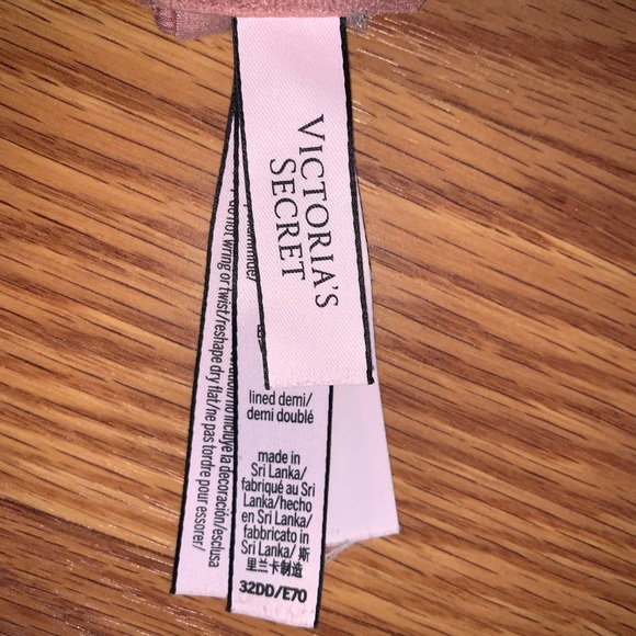 Victoria Secret Bra 32DD - Picture 2 of 3